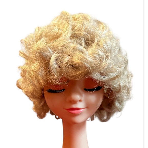 Paula Young Morning Glory Size A 1063 Curly Short Wig Golden Wheat Ash Blonde - Picture 10 of 10